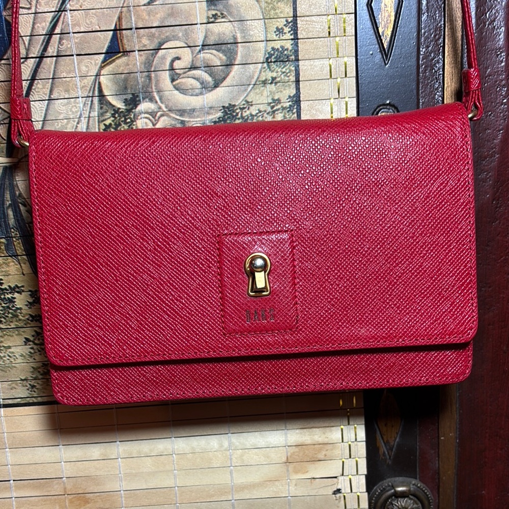 DAKS Red Leather Crossbody Bag Keyhole Turn Lock Crosscut Grain 7.5”Lx5”Hx1.5”W